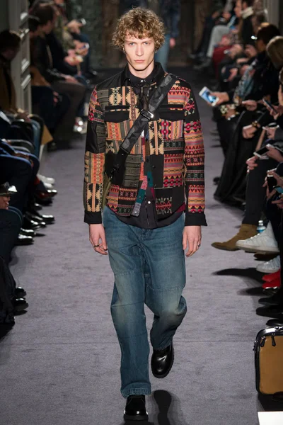Look 64